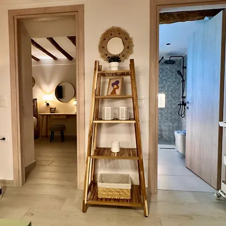 Akonelia - Chora Center