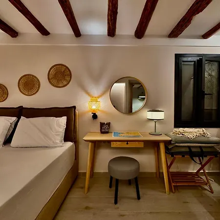 Akonelia - Chora Center